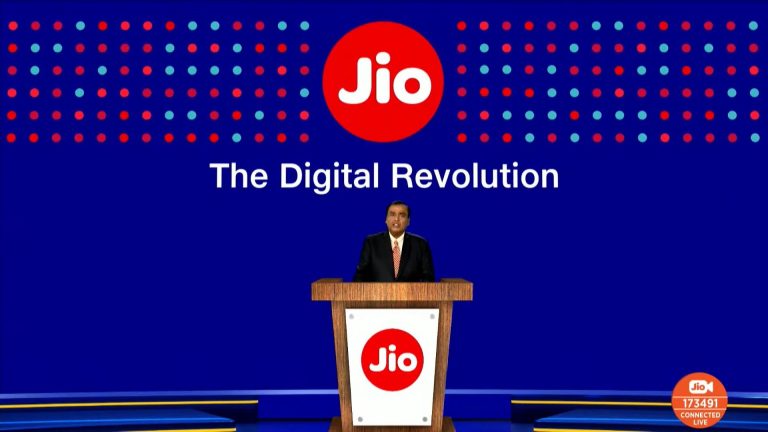Jio To Offer 300 Mins Of Free Outgoing Call To Jiophone Customers Who Can't Pay For Recharges